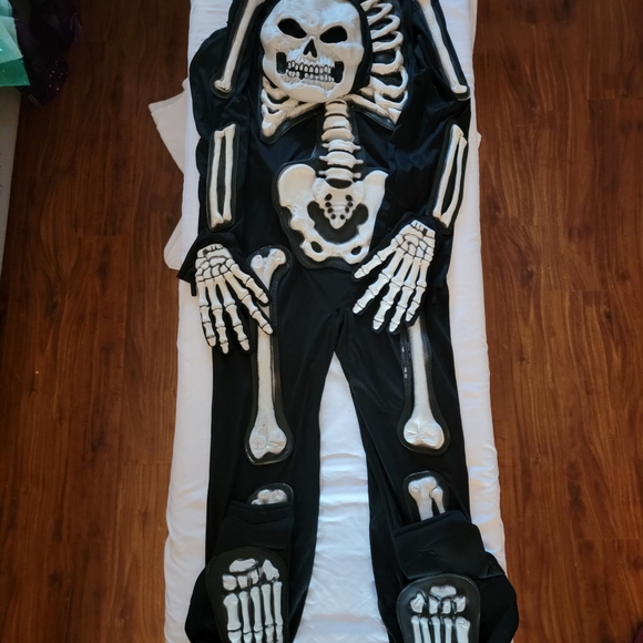 Glow in the dark skelebones - Picture 3 of 3